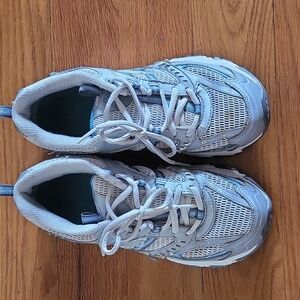 Women's sneakers size 6.5